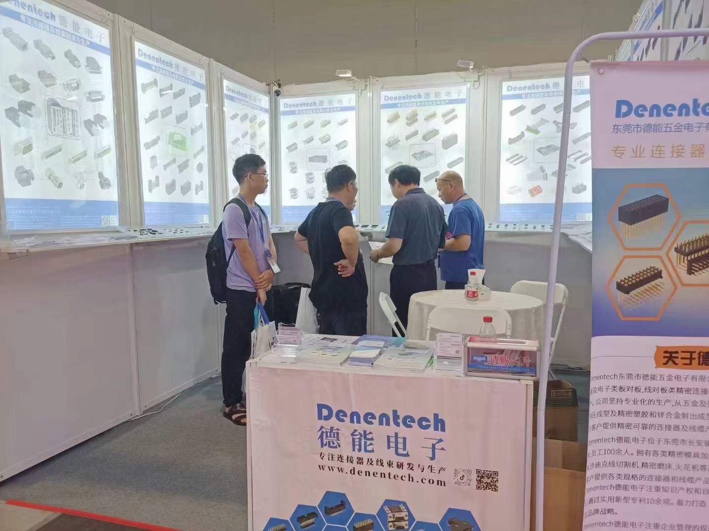 华南国际工业博览会参展场景图