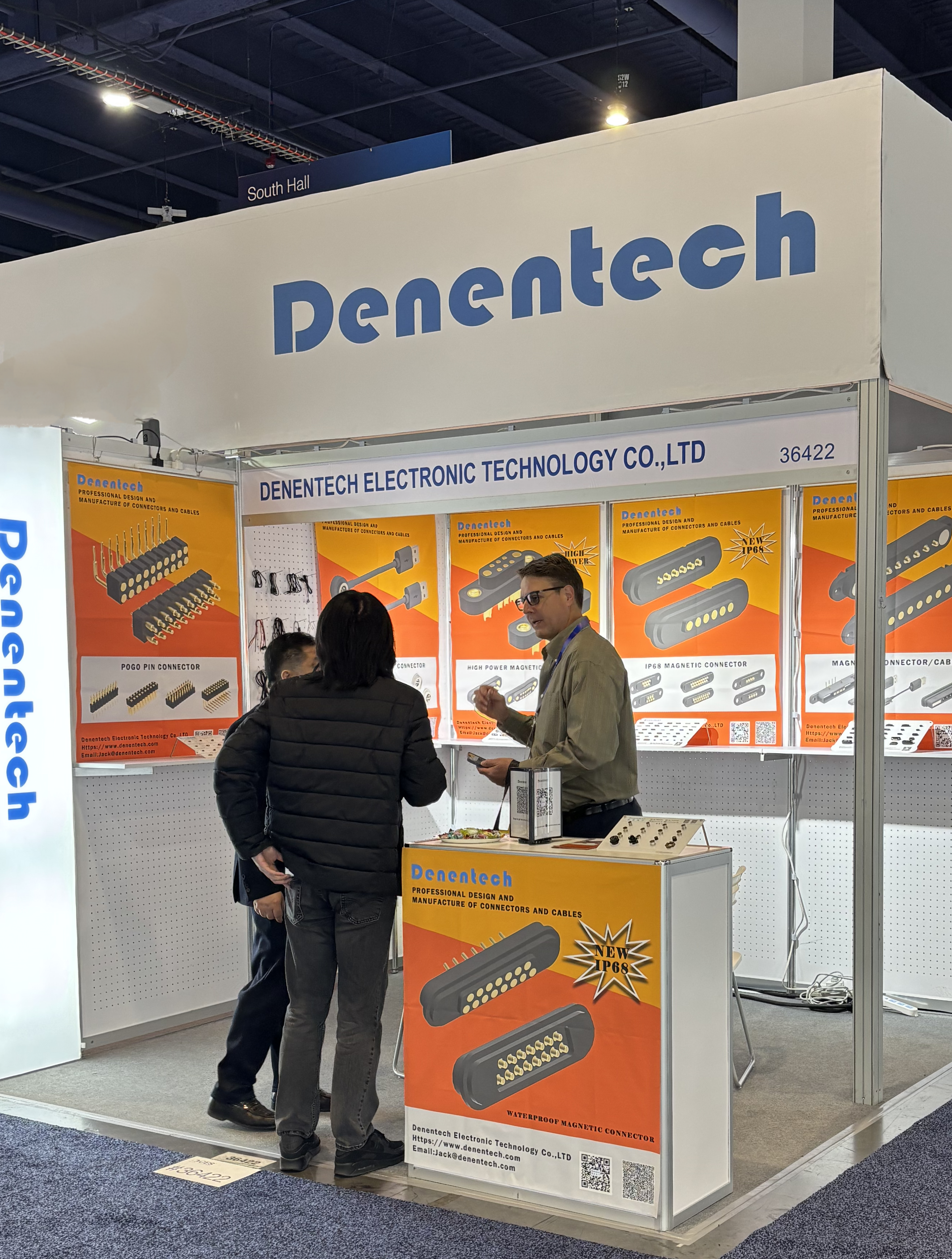 Denentech德能智恩CES2025展位现场 连接器产品展示